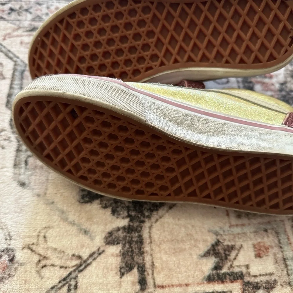 VANS of the wall Size 3 Girls